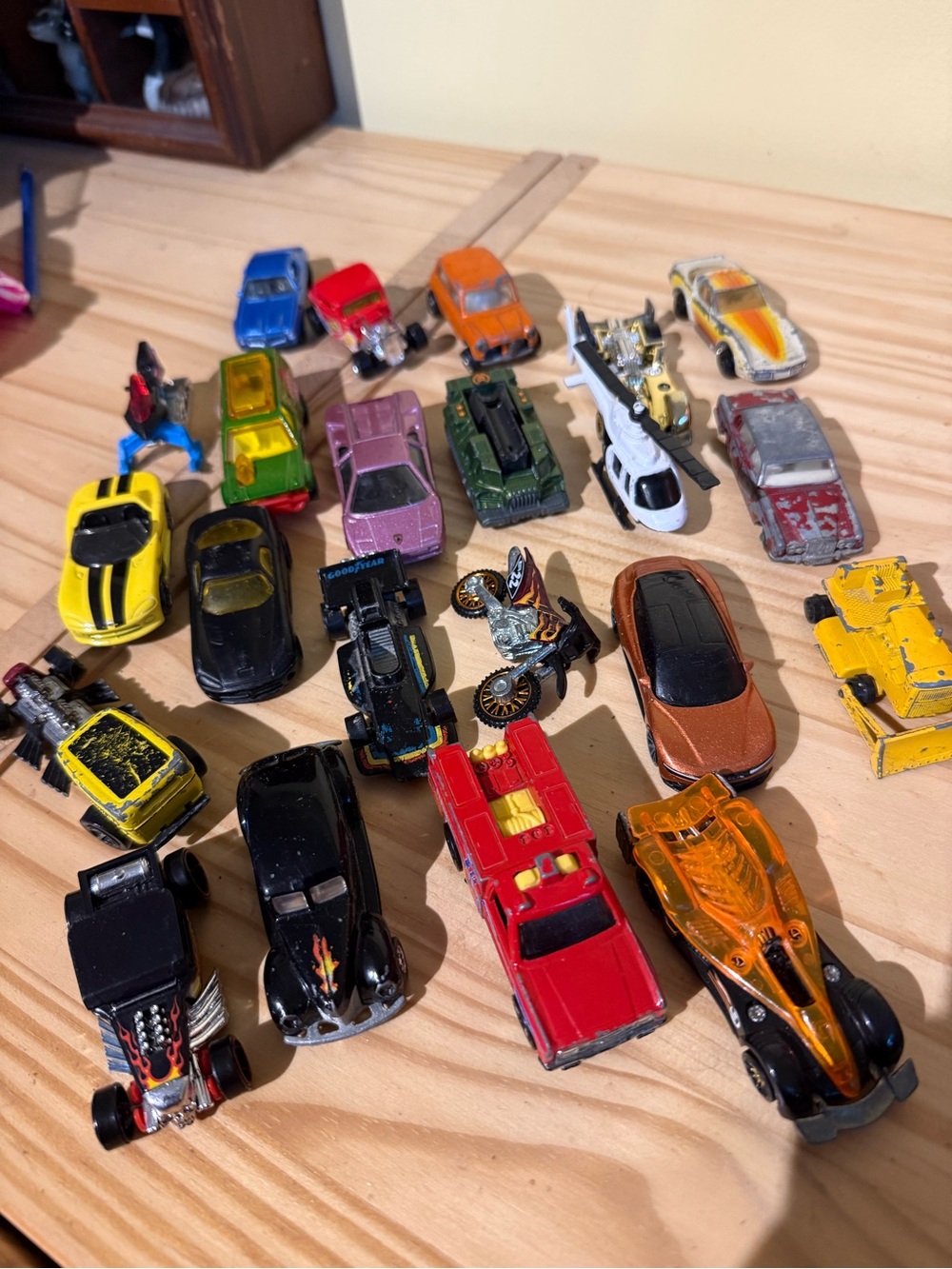 Assorted matchbox and hot wheels - vintage